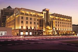 MÖVENPICK HOTEL BUR DUBAI ****